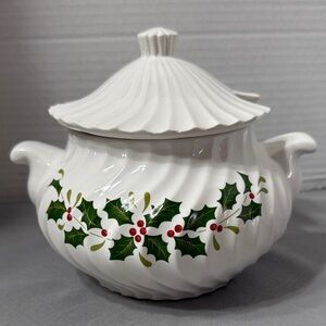 Christmas Woolworth Earthenware Gravy Bowl Tureen 1 quart Holly Design Japan Vtg
